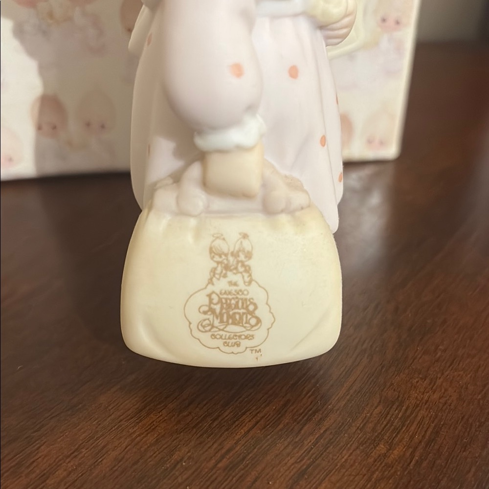 Precious Moments Loving Caring Sharing Figurine - Picture 3 of 6